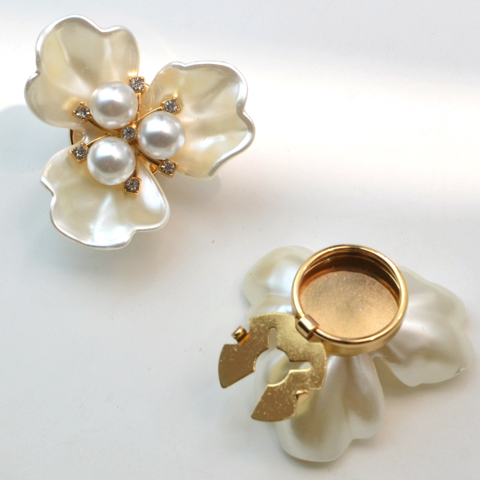 Delicate Pearl Three-flap Printed Shirt Cufflinks