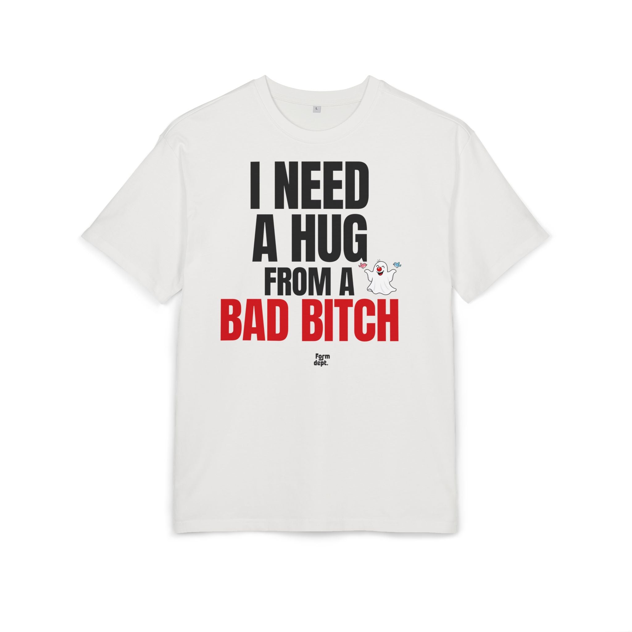 Camiseta oversize unisex «I Need a Hug from a Bad Bitch» con estampado negro y rojo – vista 2 – Form Dept.