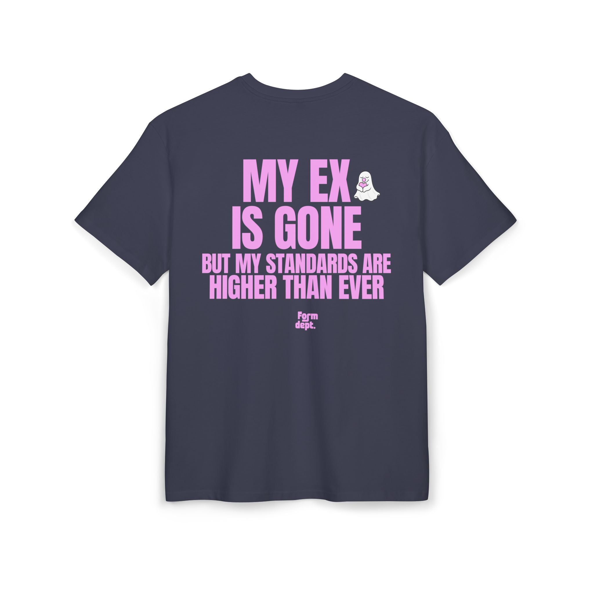 Camiseta oversize unisex «My Ex Is Gone, But My Standards Are Higher Than Ever» con estampado rosa – vista 4 – Form Dept.