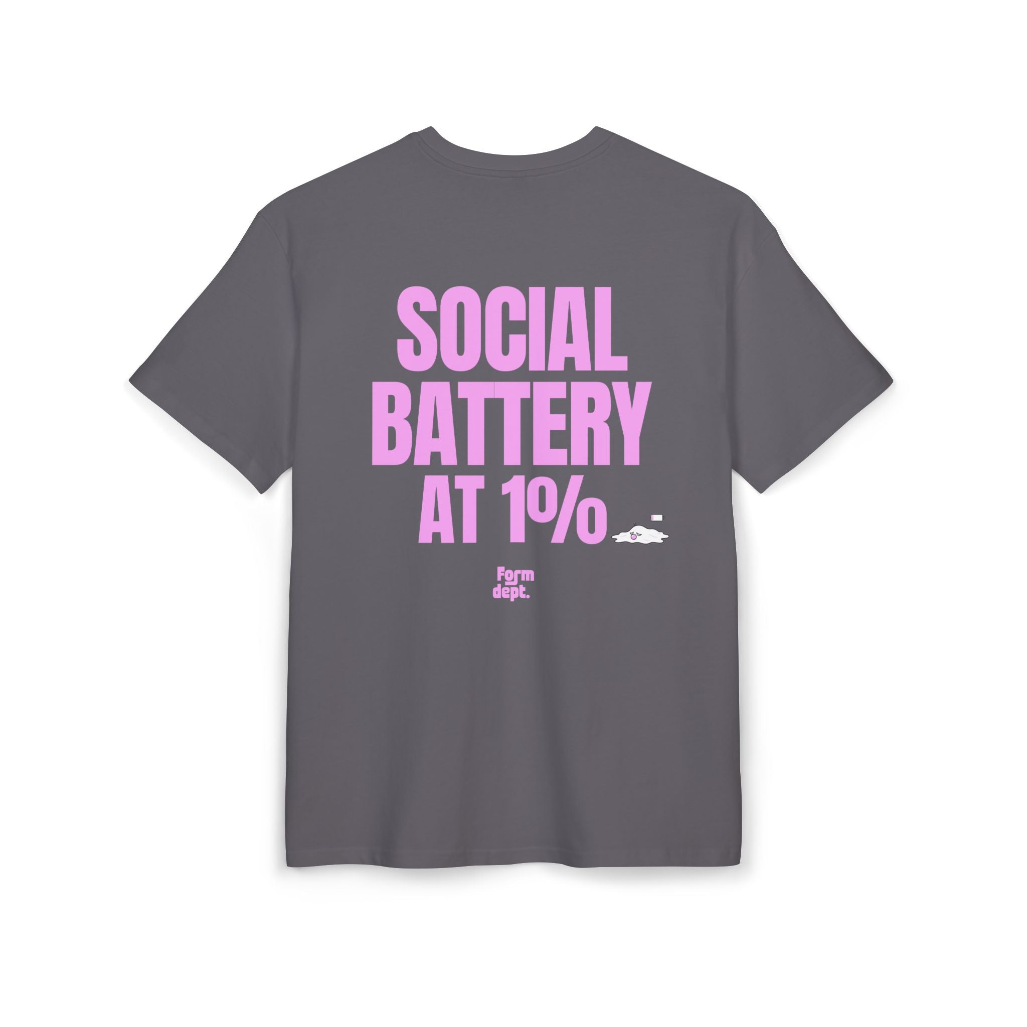 Camiseta oversize unisex «Social Battery at 1%» con estampado rosa – vista 5 – Form Dept.