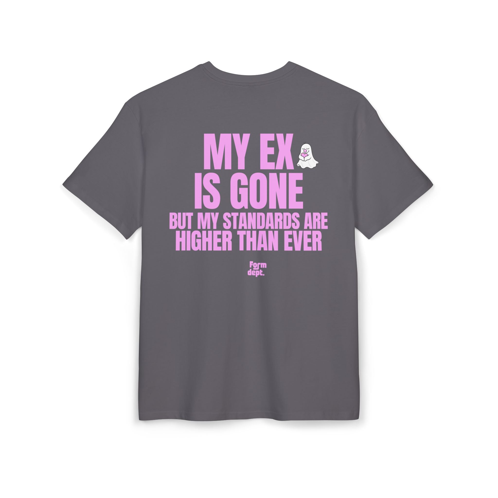 Camiseta oversize unisex «My Ex Is Gone, But My Standards Are Higher Than Ever» con estampado rosa – vista 5 – Form Dept.