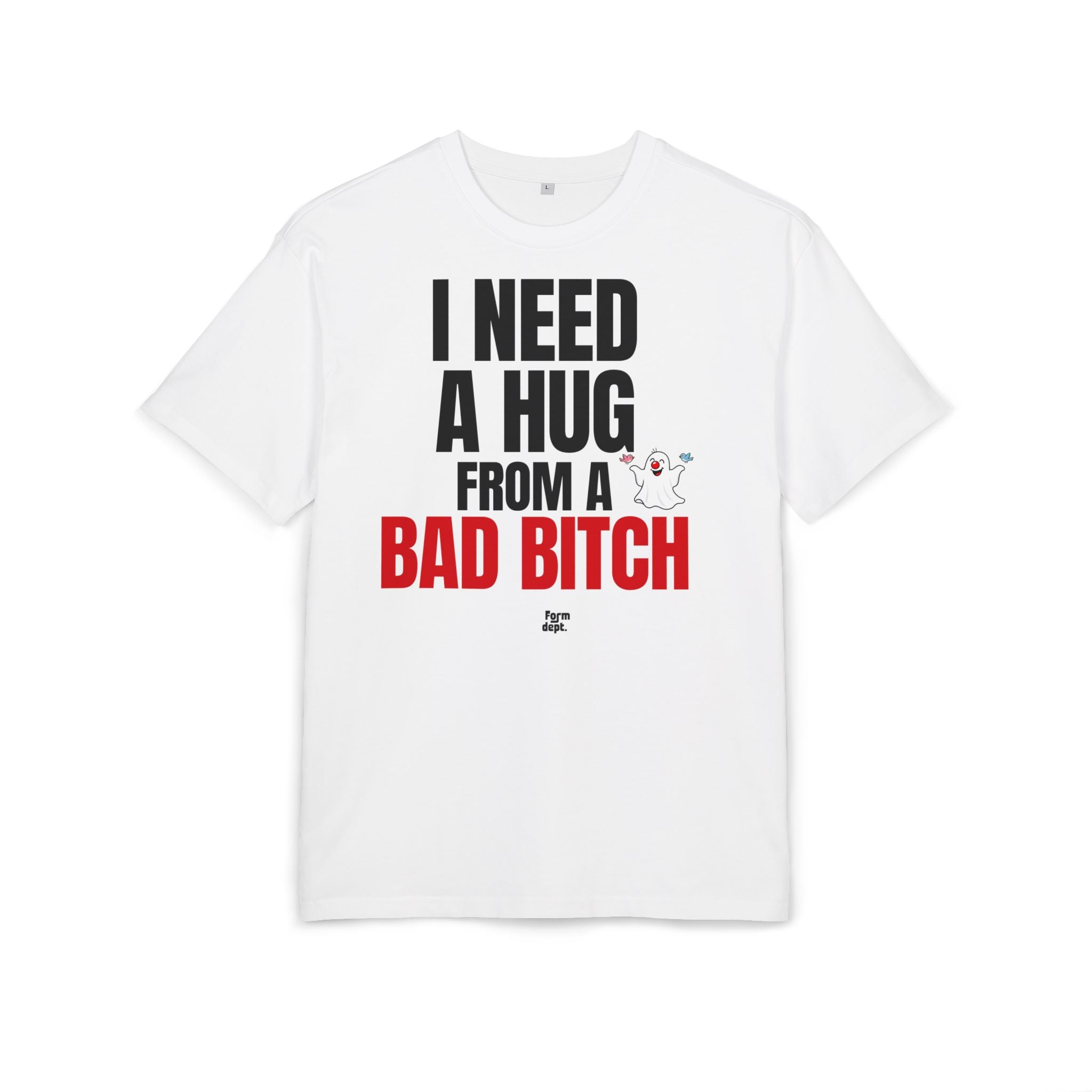 Camiseta oversize unisex «I Need a Hug from a Bad Bitch» con estampado negro y rojo en la parte delantera – Form Dept.