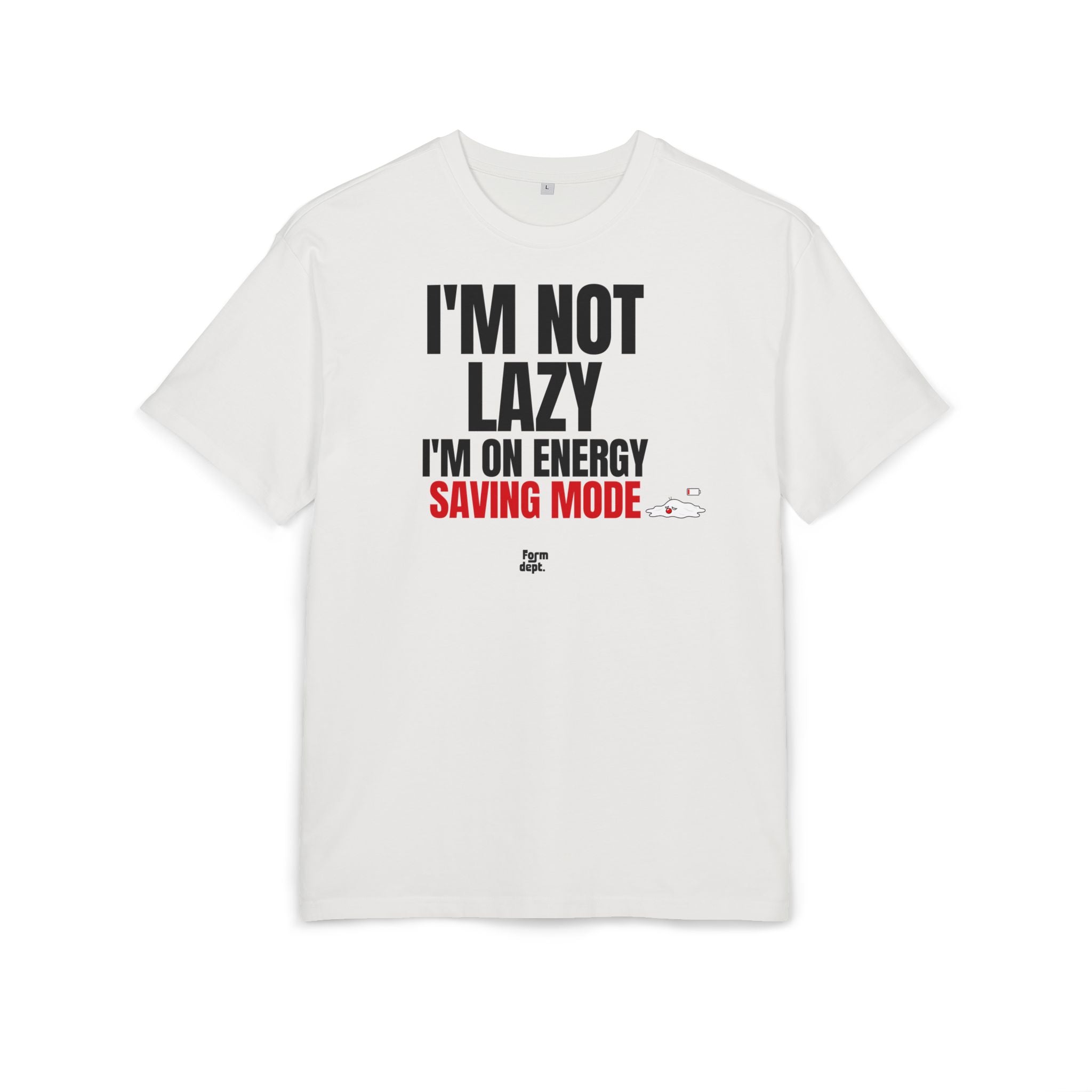 Camiseta oversize unisex «I’m Not Lazy, I’m on Energy Saving Mode» con estampado negro y rojo – vista 2 – Form Dept.