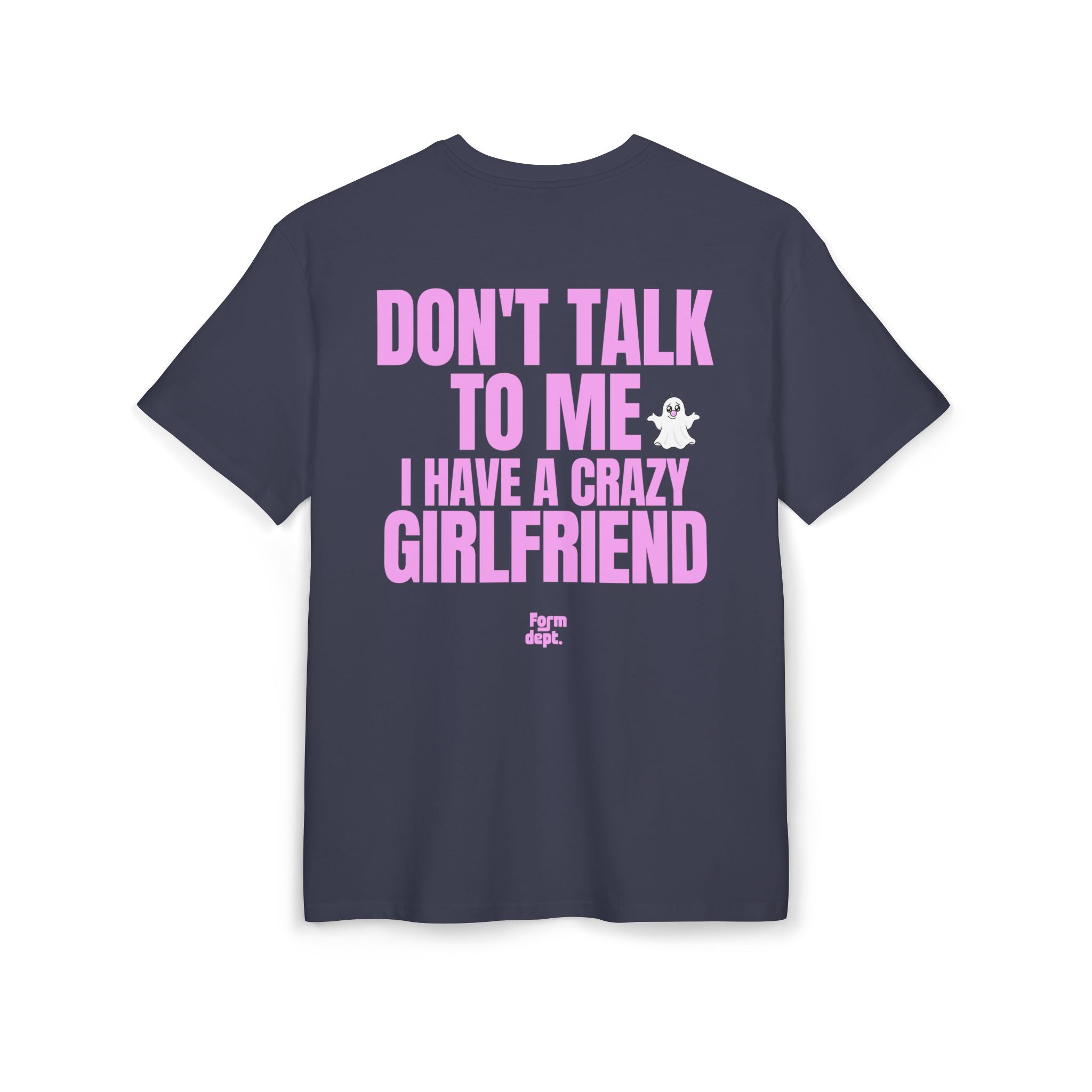 Camiseta oversize unisex «Don’t Talk to Me, I Have a Crazy Girlfriend» con estampado rosa – vista 4 – Form Dept.