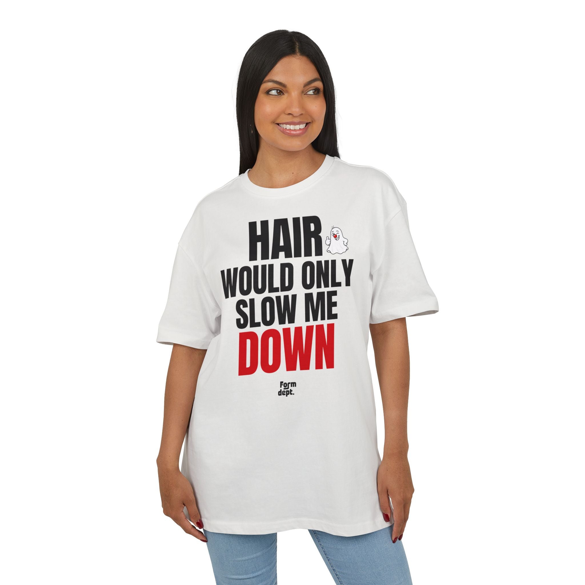 Camiseta oversize unisex «Hair Would Only Slow Me Down» con estampado negro y rojo – vista 5 – Form Dept.