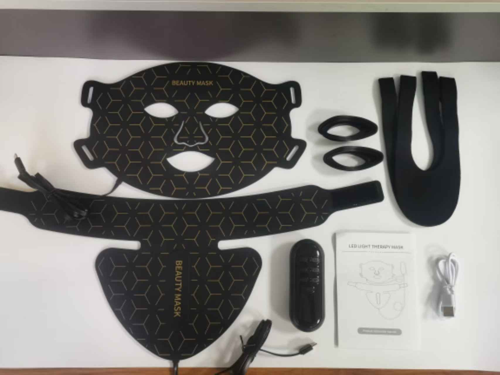 3D stereoscopic beauty mask and face mask device