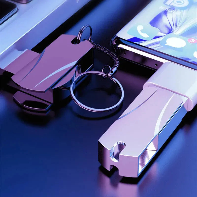 A USB Drive With A Large Capacity Is Expanded On A Virtual Scale - Bellarte Enchanté A USB Drive With A Large Capacity Is Expanded On A Virtual Scale