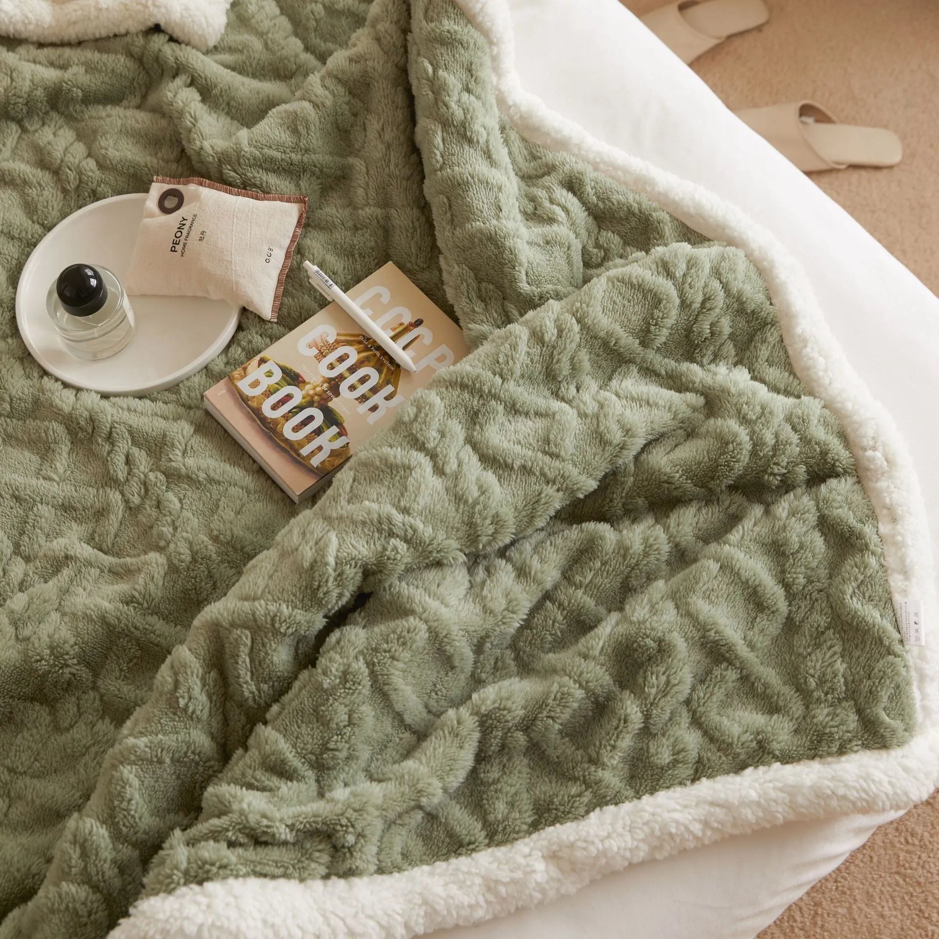 Jacquard Cut Flowers Plain Big Sofa Blanket Home Blanket Soft Outfit Matching Blanket - Bellarte Enchanté Jacquard Cut Flowers Plain Big Sofa Blanket Home Blanket Soft Outfit Matching Blanket