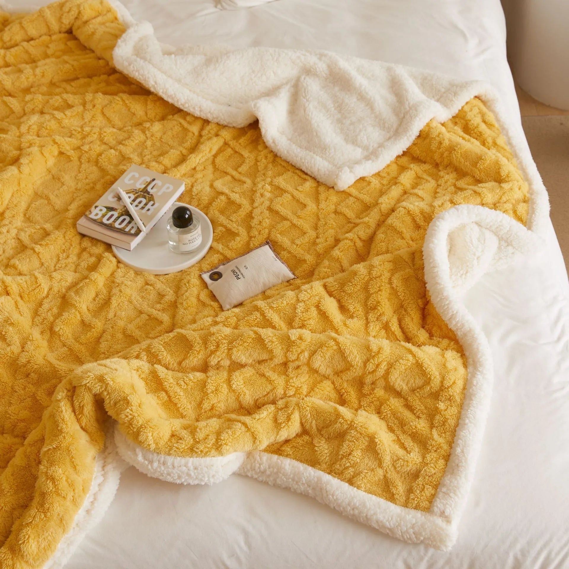 Jacquard Cut Flowers Plain Big Sofa Blanket Home Blanket Soft Outfit Matching Blanket - Bellarte Enchanté Jacquard Cut Flowers Plain Big Sofa Blanket Home Blanket Soft Outfit Matching Blanket