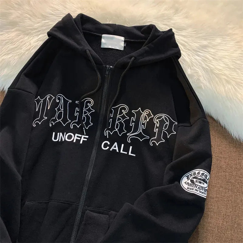 Lockere Street-Strickjacke mit Kapuze - Bellarte Enchanté Lockere Street-Strickjacke mit Kapuze