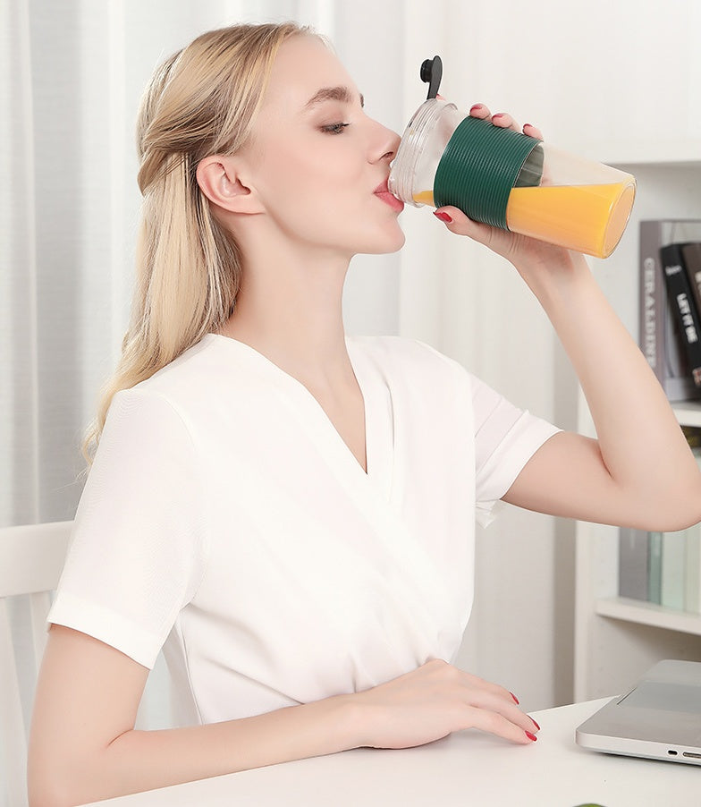 Mini USB Rechargeable Portable Blender Electric Fruit Juicer Kitchen Smoothie Maker Lightweight Sports Bottle Multifunction Blender - Bellarte Enchanté Mini USB Rechargeable Portable Blender Electric Fruit Juicer Kitchen Smoothie Maker Lightweight Sports Bottle Multifunction Blender