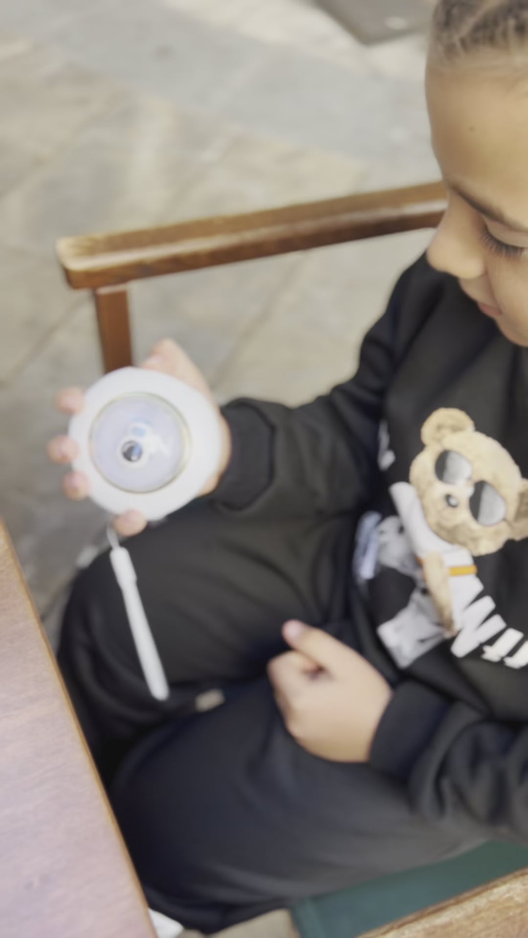 Aufladen des Weltraum-Handwärmers