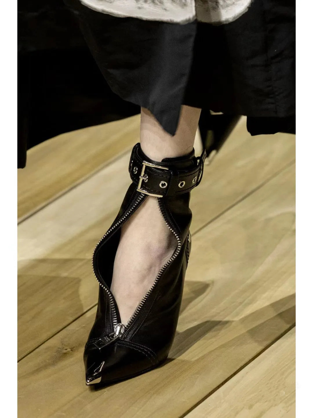 Shaped High Heeled Metal Pointed Buckle Boots - Bellarte Enchanté Shaped High Heeled Metal Pointed Buckle Boots