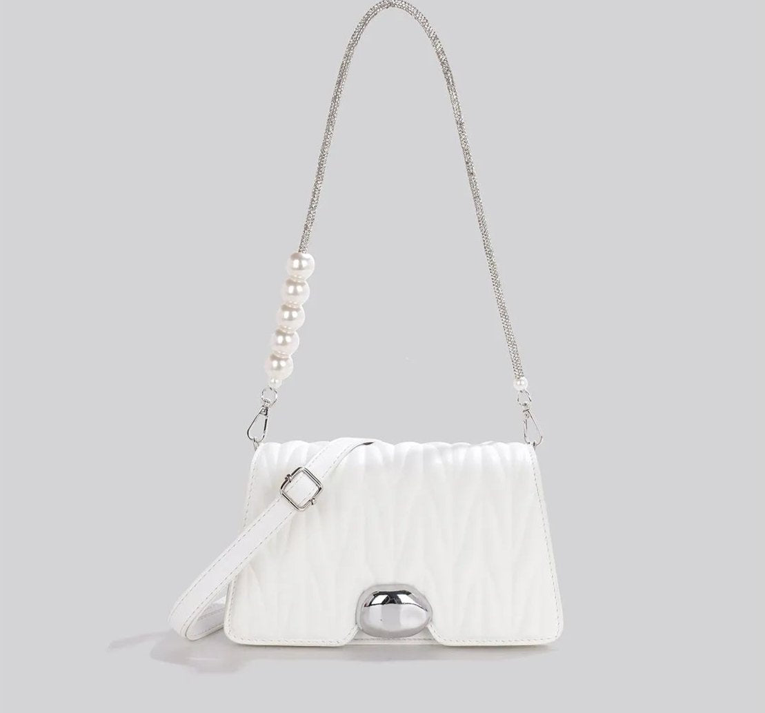 Sophisticated Chain Premium Crossbody Bag - Bellarte Enchanté Sophisticated Chain Premium Crossbody Bag