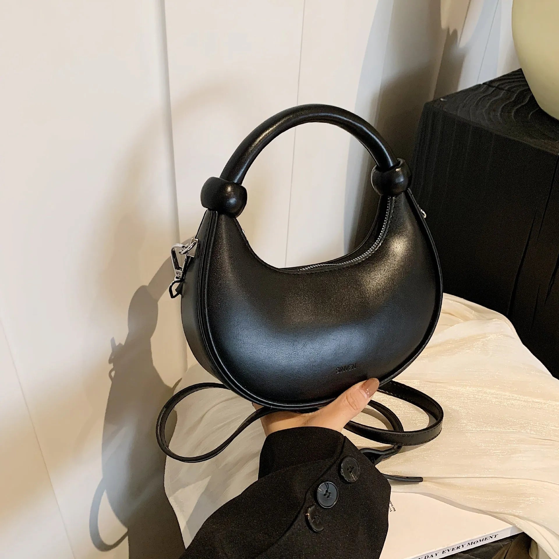 Women's Fashion Simple Western Style Crossbody Bag - Bellarte Enchanté Women's Fashion Simple Western Style Crossbody Bag